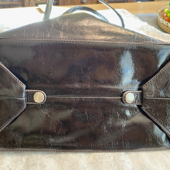 Purse/Tote, HOBO Brand, black, leather, extended 17”, not extended 12” - Picture 6 of 7